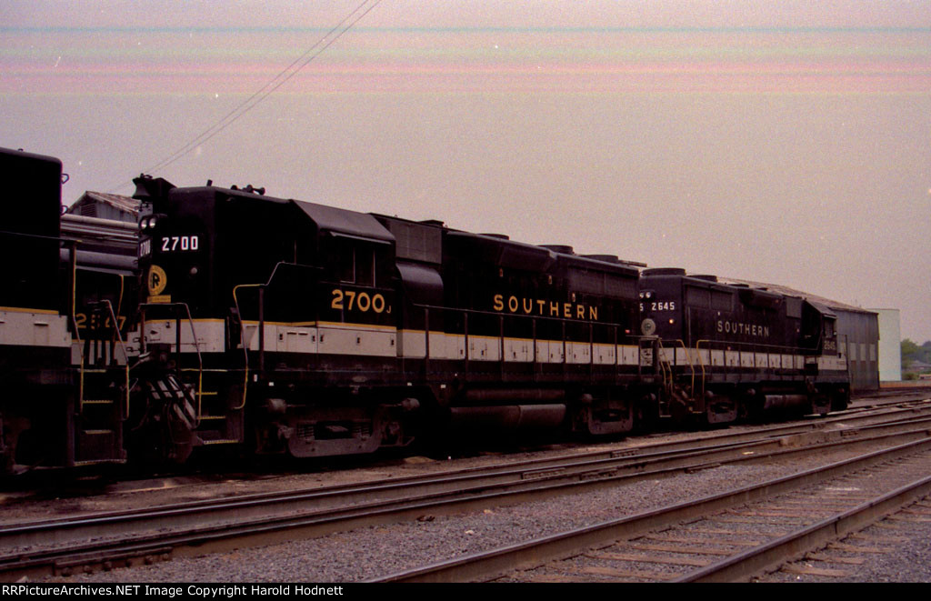 SOU 2700 and 2645 in Glenwood Yard